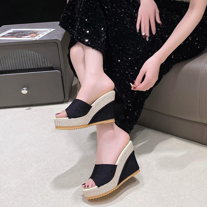 2024 Stylish European & American One-Strap Wedge Platform Slides: Plus-Size, Open-Toe Women's High Heel Slippers