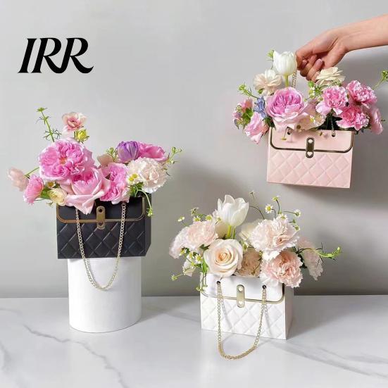 Handtaschenförmige Geschenkbox Blumenpapier mit Metallkette Blumenstrauß Aufbewahrungseimer Kleiner Floristen-Korb Handgefertigte Verpackung für Hochzeitsfeier Valentinstag