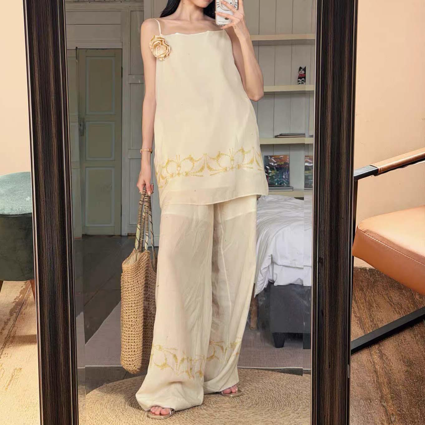 

Floral Brooch Camisole Top & Elastic Waist Pants Set Small