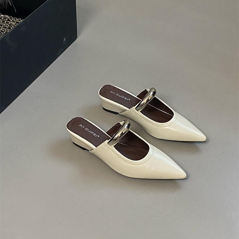Niche high-end pointed metal buckle bag head thick heel slippers outer wear summer 2025 new retro cool slippers women