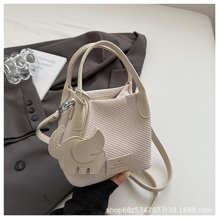 Korean version ins trendy fashion bucket bag women's 2025 spring simple and versatile shoulder bag high-end casual women's bag