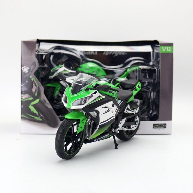 Kawasaki Scale Alloy Motorcycle Collectible With Static Design For Gift And Display