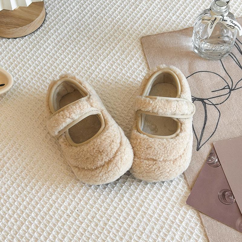 Simple solid color girls' Mary Jane shoes, new autumn and winter style, cute and quirky plush loafers with Velcro, flat-soled and lined with fleece