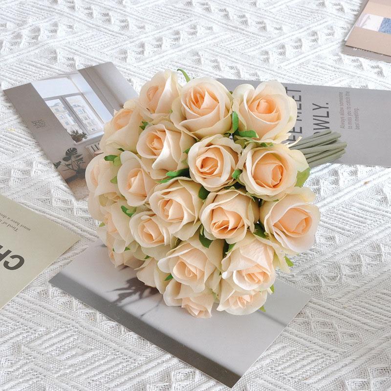 

22 см Букети троянд Штучна троянда Діалект Шовкові квіти Весільний букет Прикраса дому 22 головки троянд 1 set світло-жовтого кольору