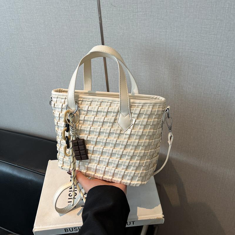 Niche Portable Bucket Bag Women's New Retro Casual Shoulder Bag Daily Commuter Messenger Bag