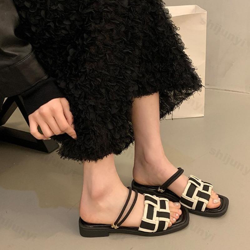 Fashion Elegant Open Toes Square Head Flat Slippers for Women's 2025 Summer New Fashion Comfortable Versatile Roman Style Beach Sandals