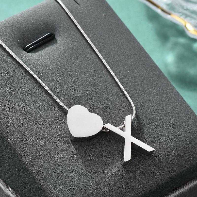 Elegante Colar com Pingente de Coração com Alfabeto Personalizado em Aço Inoxidável para Mulheres