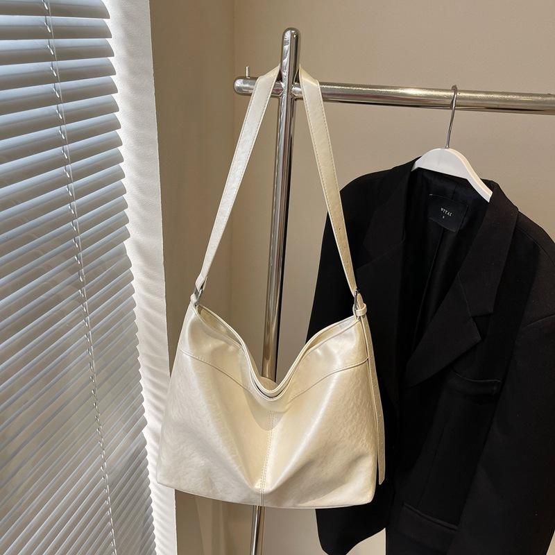 

Premium tote bag women s spring and summer new versatile underarm bag retro shoulder messenger bag