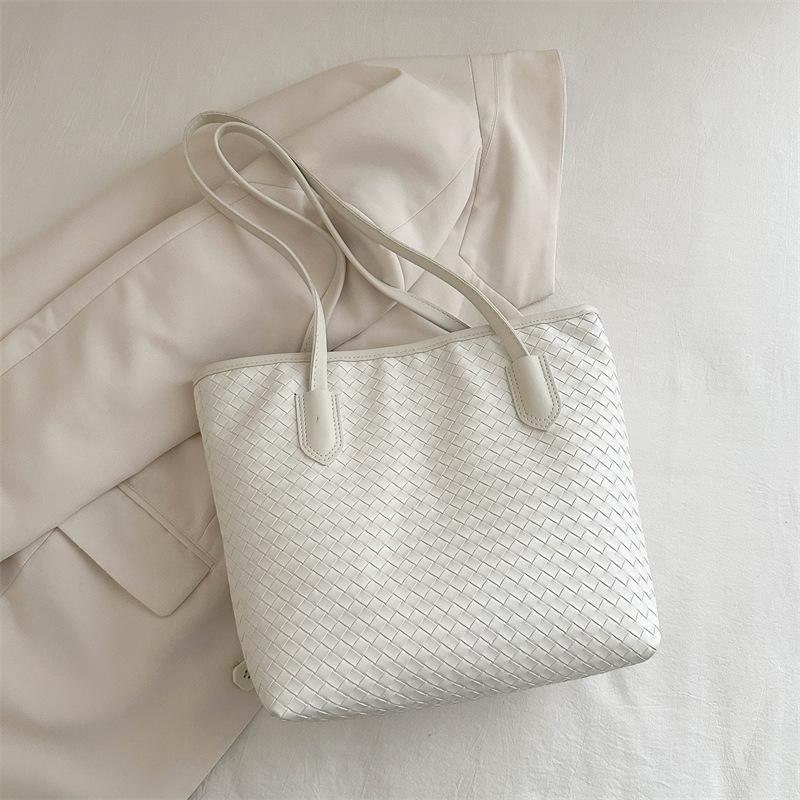 Shoulder women's bag fashionable and casual large-capacity beautiful bag new simple trend tote bag