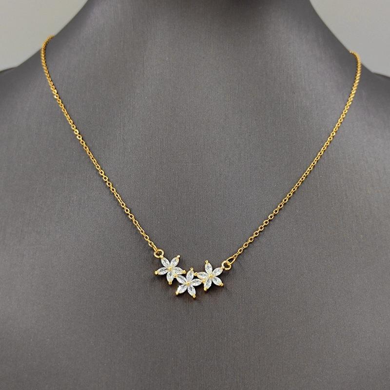Flower Pendant Necklace Sparkly Cubic Zirconia Hypoallergenic For Daily Wear Dating Parties Gifts For Women