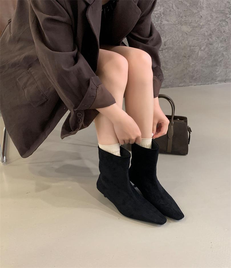 Super fire short boots women's 2025 new winter retro brown suede pointed cat and elastic thin boots