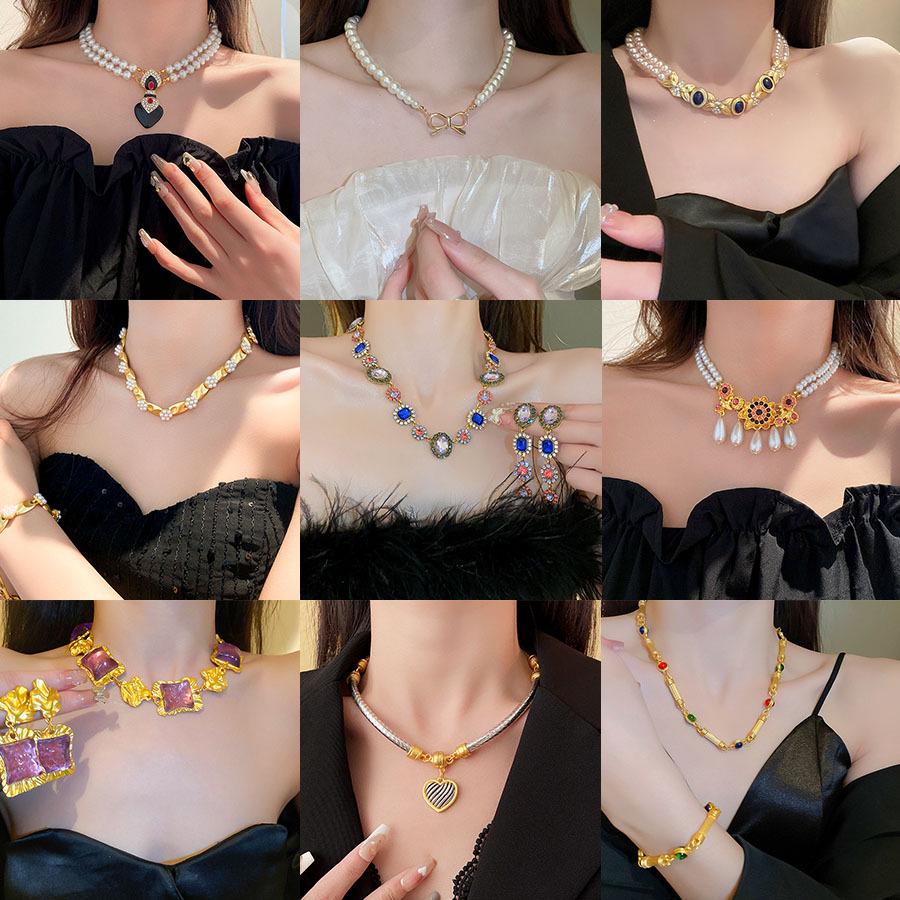 Vintage Retro Court-Style Clavicle Necklace for Women