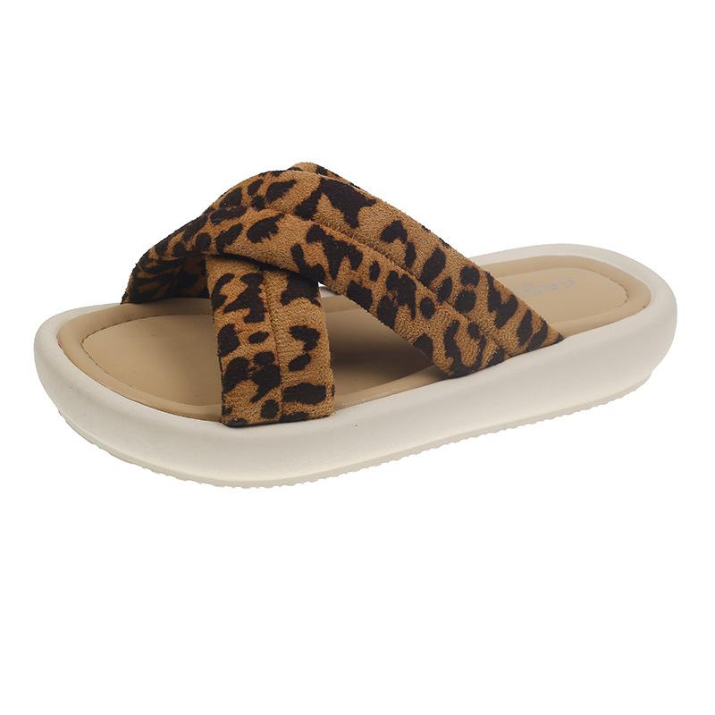 

Versatile thick bottom with skirt, slippers for women s summer wear 2025 new popular, fashionable beach Roman sandals 40