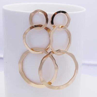 Neue Hohle Runde Kreis Ohrringe Kreative Mode Schmuck Brincos Trendy Punk Stil Geometrische Metall Ohrringe für Frauen Schmuck
