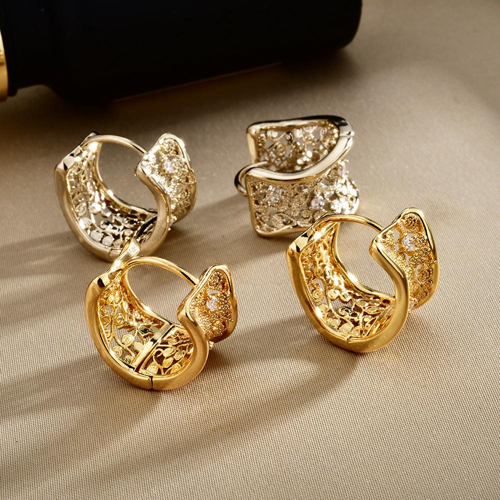 European Vintage Hollow Filigree Hoop Earrings Gold Plated Zircon Wide Ear Buckles for Women