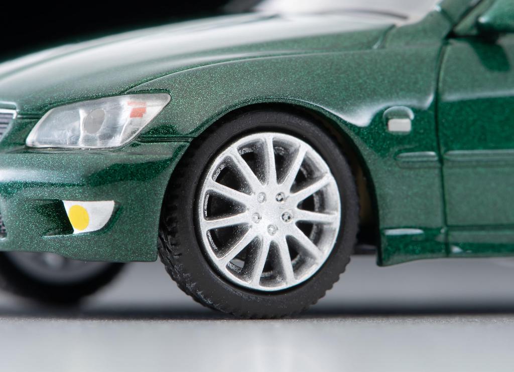 TOMYTEC Tomica Limited Vintage Neo LV-N227d Toyota Altezza RS200 L Edition (Green, 2002 Model) - Finished Model (Product Number: 334576)