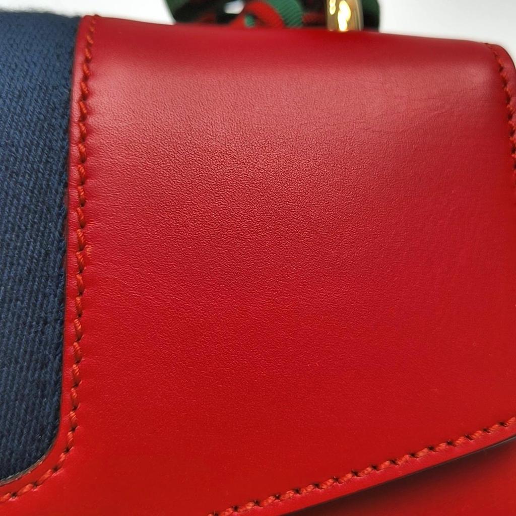 [Pre-Owned] Sylvie Gold Buckle Striped Web Ribbon Bow Wide Shoulder Strap Leather Shoulder Crossbody Handbag Small - Fair #A0MMC6