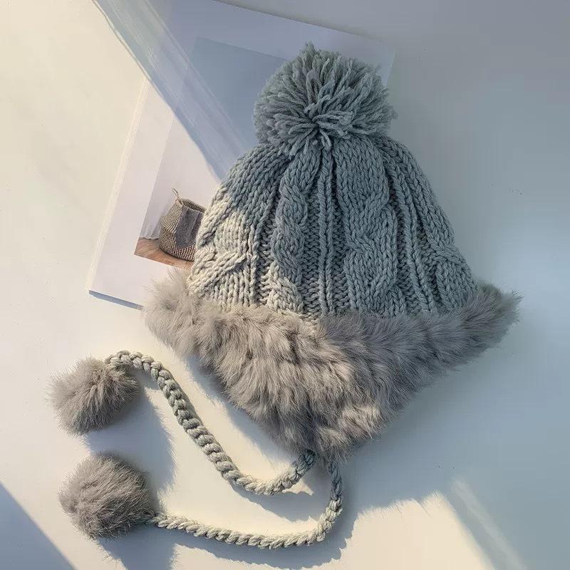 Теплая Утолщенная Ветрозащитная Вязаная Шерстяная Шапка Милая Женская Вязаная Шерстяная Шапка с Помпоном Защита Ушей Пушистая Шапка с Помпоном Шапка с Ушками Плюшевая Шапка as the picture