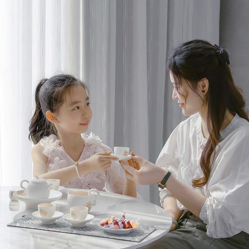 

Edenus Continuous Growth White Porcelain Tea Set