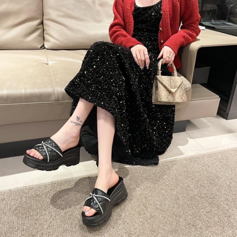 2025 Women Comfortable Platform Slippers Summer Women Slip on Fashion Open Toe Low Heel Outdoor Beach Sandals Shoes for Women