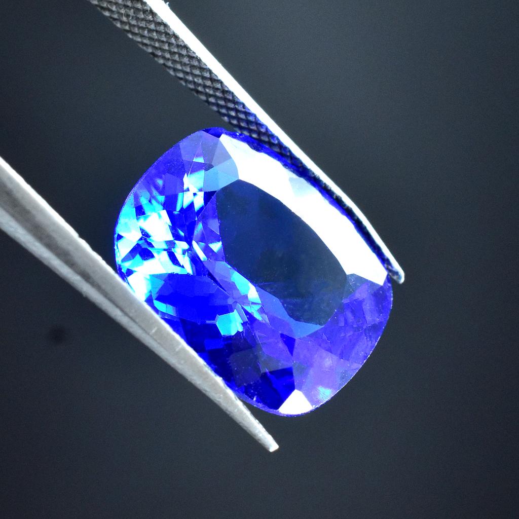 Brilliant 6.15 Carat Natural CERTIFIED Blue Sapphire Cushion Cut Loose Gemstone AR-6