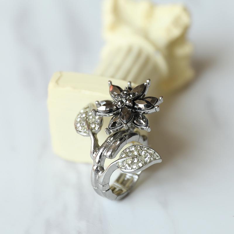 Exquisite Silver Fairy Flower Ring with Sparkling Gemstones