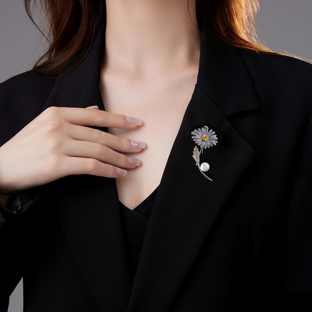 SUYU Retro Two Tone Women's Luxury Brooch Simulation Zircon Brooch Micro Inlaid Zircon Personalized Pin