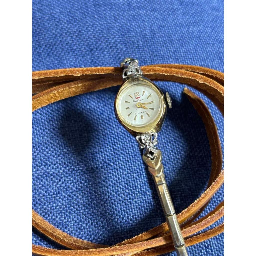 Used WALTHAM 21jewels Hand-wound with 2 diamonds Antique in operation
