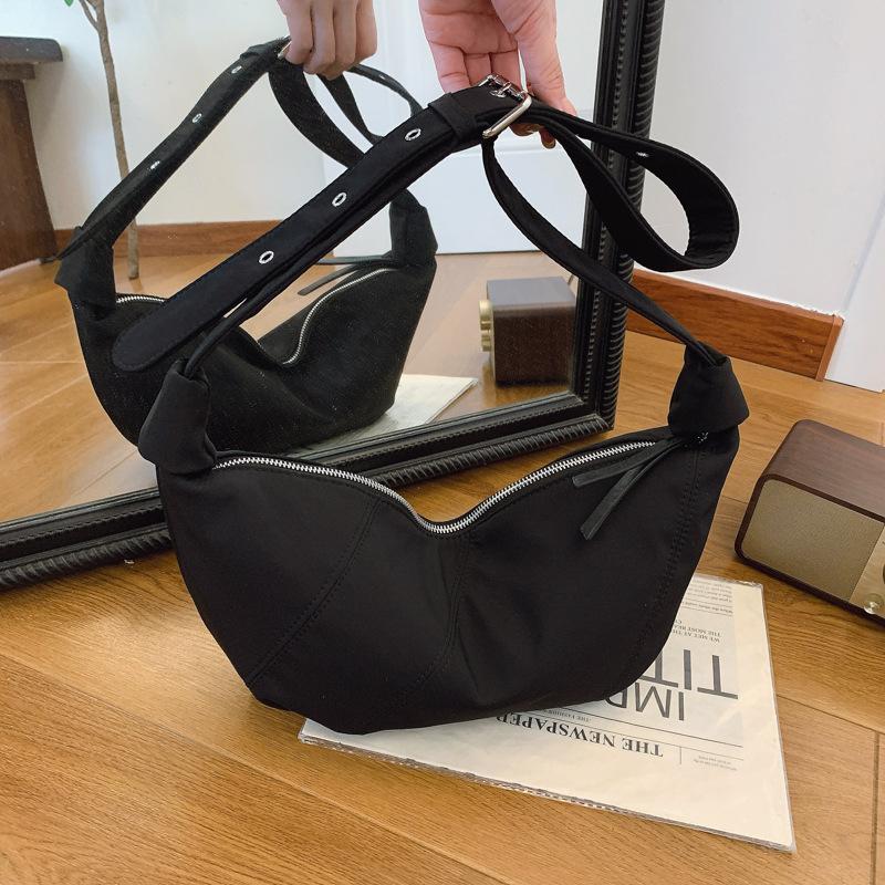 

Niche bag women s spring and summer new simple and versatile shoulder messenger bag casual and lightweight dumpling bag
