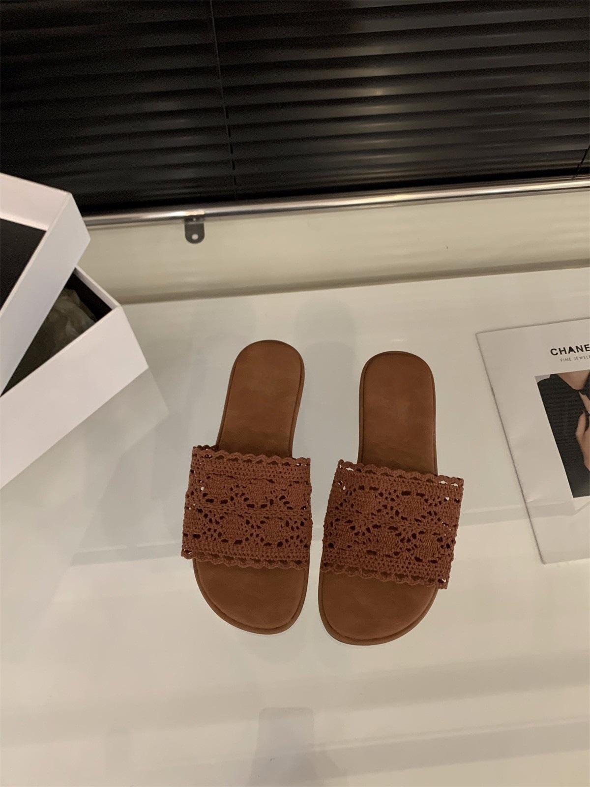 

Retro vacation wind beach shoes one word cool slippers women s shoes wear 2025 new summer flat Roman sandals 40