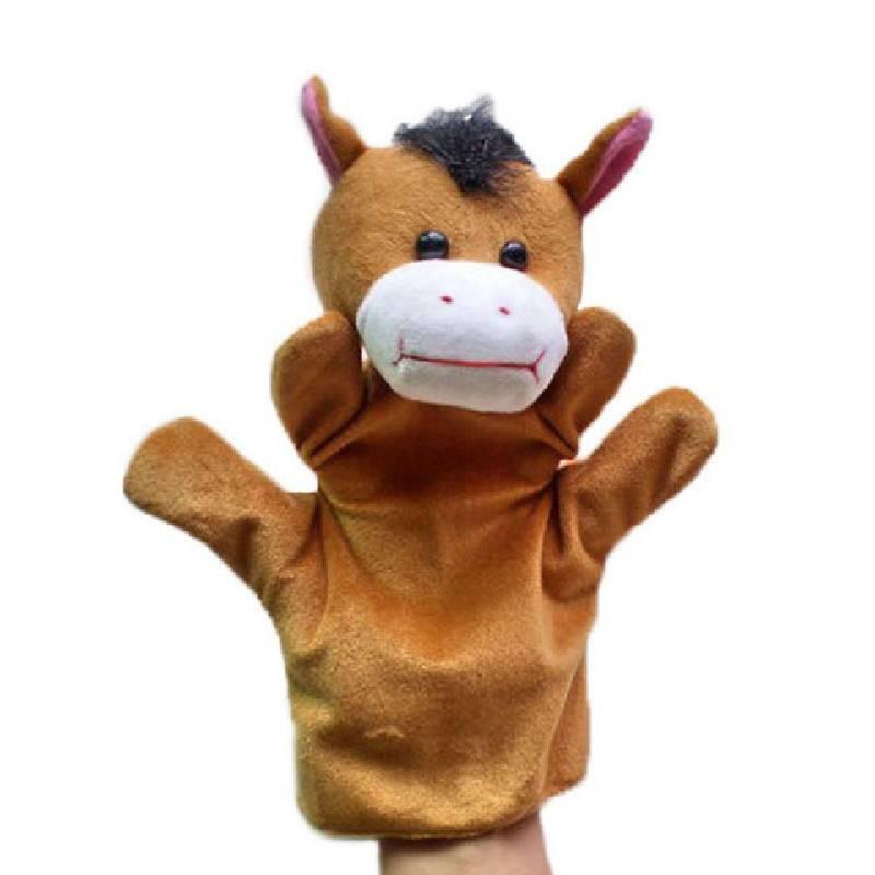 Weiche und entzückende Handpuppen von Gemeinschaftshelfern mit bunten Tiermotiven