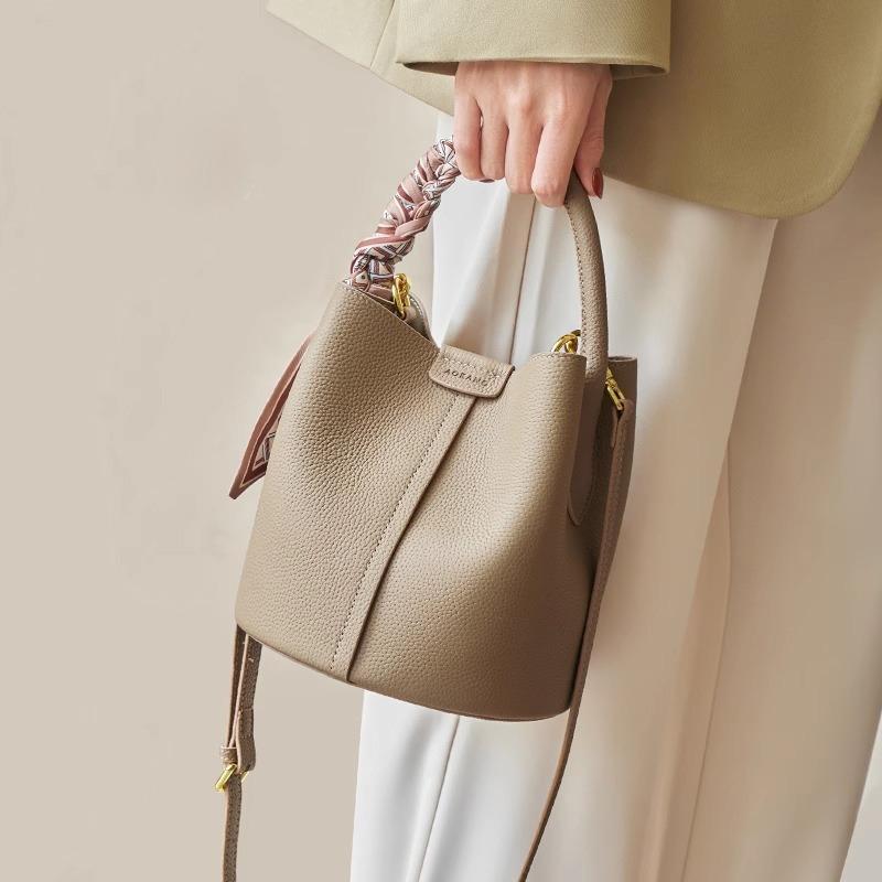 

Commuter bucket bag new niche spring and summer vegetable basket portable women s bag versatile shoulder messenger bag сірий колір