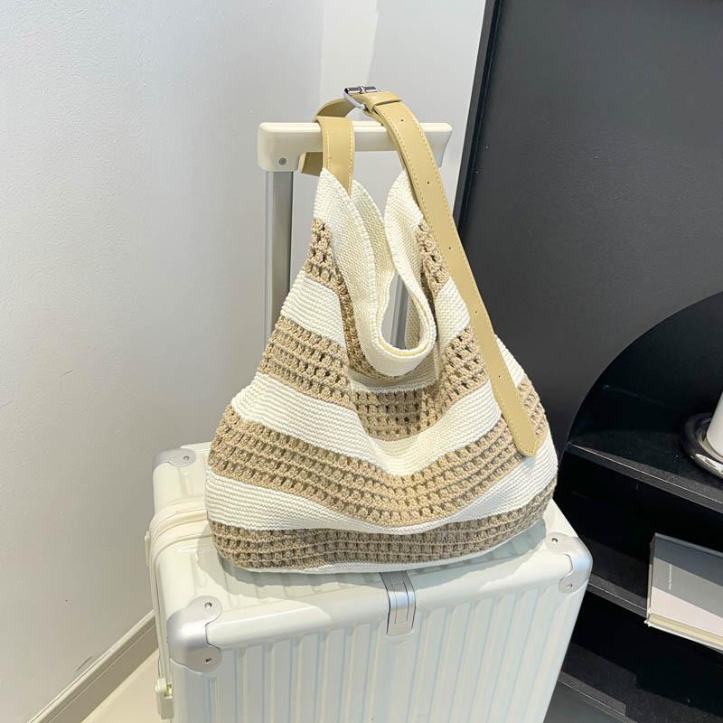 Knitted bag women's large-capacity new casual striped fashion contrasting color shoulder bag woven tote bag