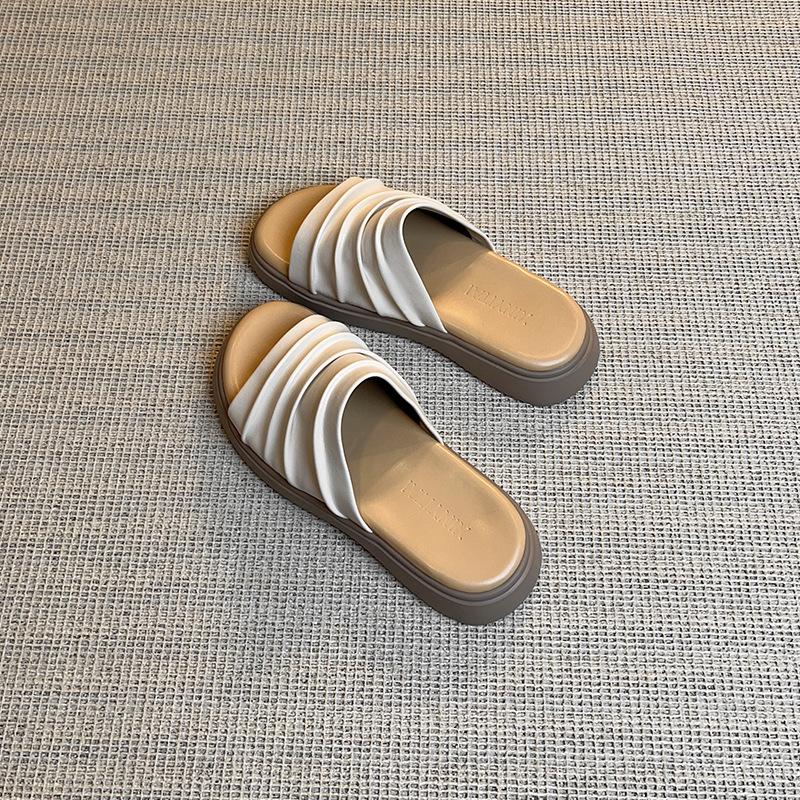 Spot ! Pantoufles plates Bangkok drag plissées Slack 2025 été nouvelles pantoufles à semelles souples qui ne fatiguent pas les pieds
