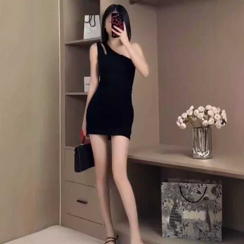 Spring and summer pure lust, Spice Girl slanted shoulder vest skirt, women's waist slim and thin pleated hip-wrapped dress
