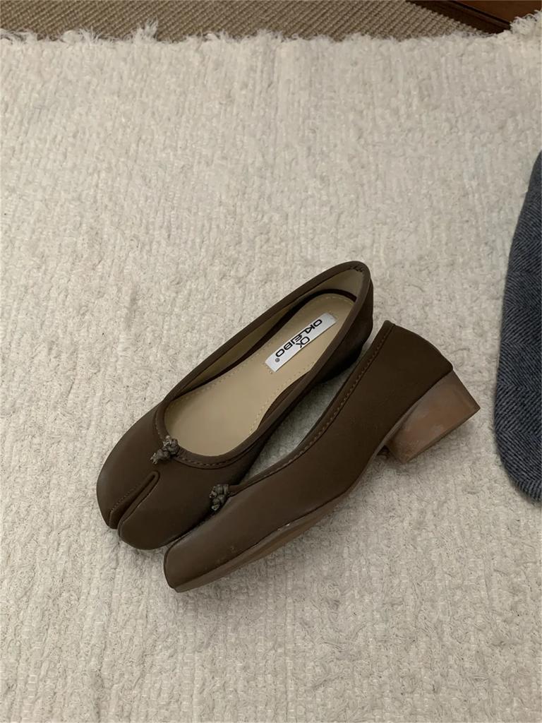 Fashion Women's Flat Bottom Pig Foot Shoes Spring New Style 2025 Split Toe Korean Version Horse Hoof Single Shoes Casual Loafers