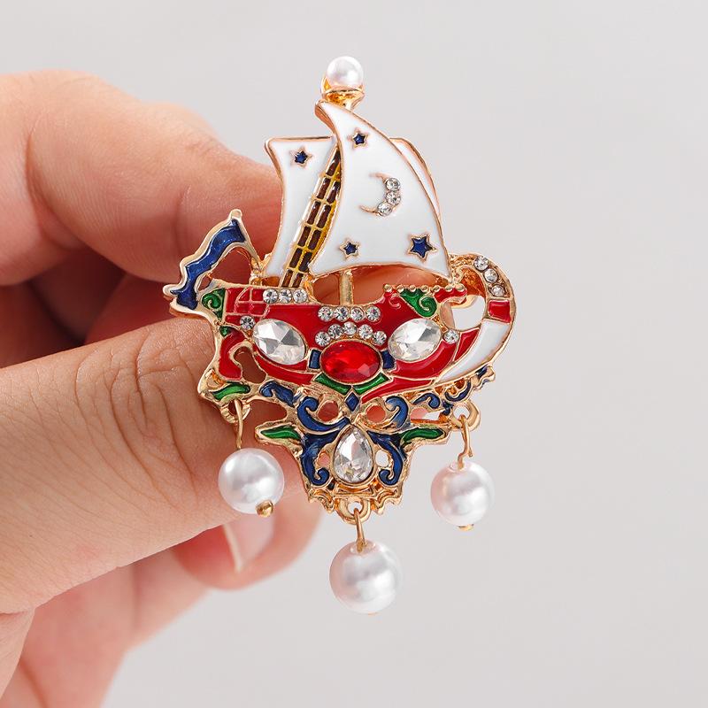 Palace-style Sailing Ship, High-end Feminine Temperament, Versatile and Fashionable Sailing Ship Collar Pin, Accessories Brooch