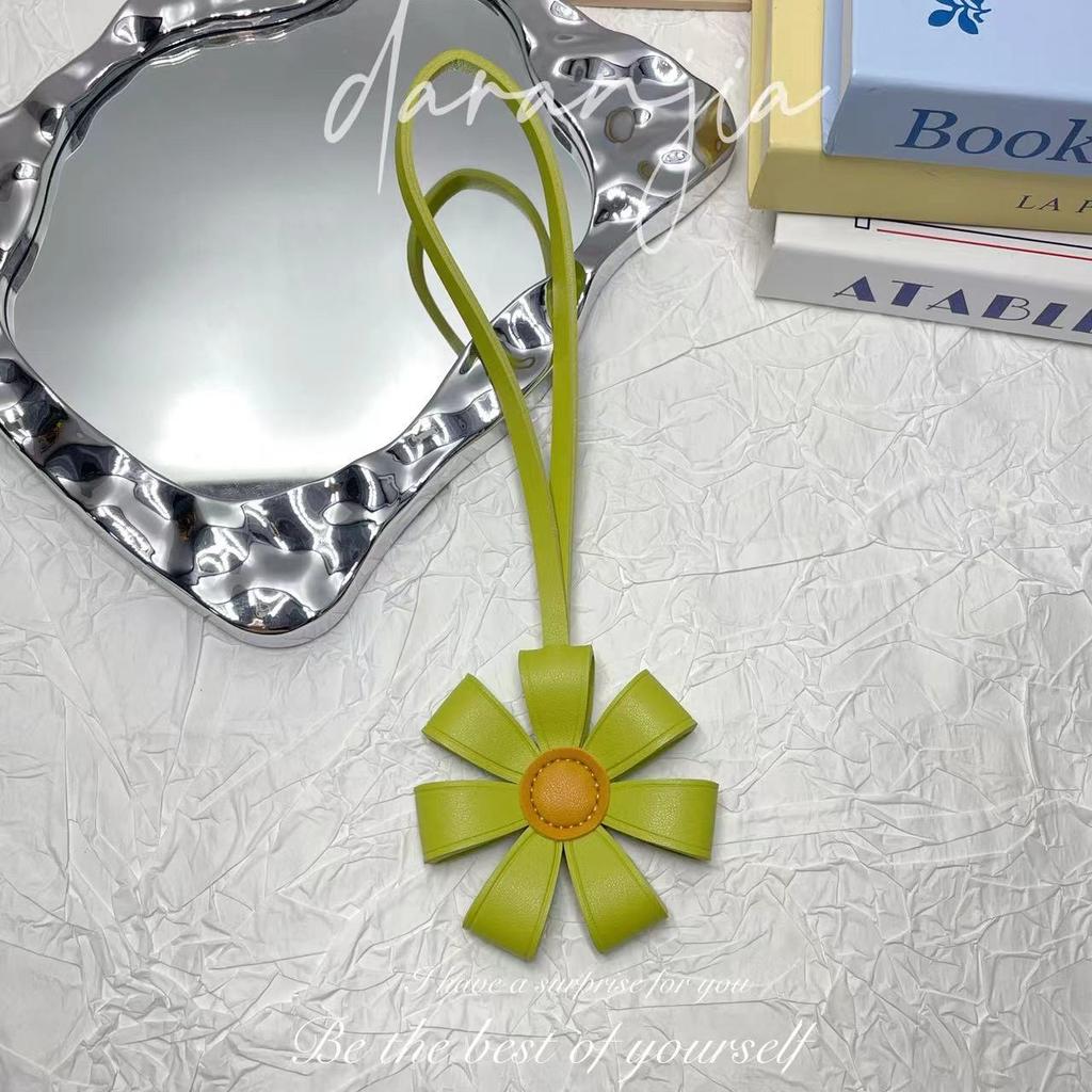 Colorful Sunflower Dopamine Bag Charm, PU Leather Small Flower Pendant, Exquisite Creative Leather Flower Ornament, Car Hanging