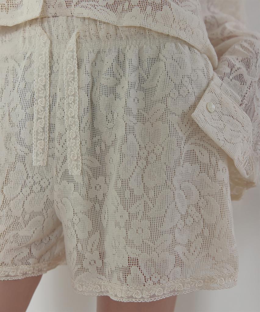 Lonkeu Floral Lace Banding Shorts (Ivory)