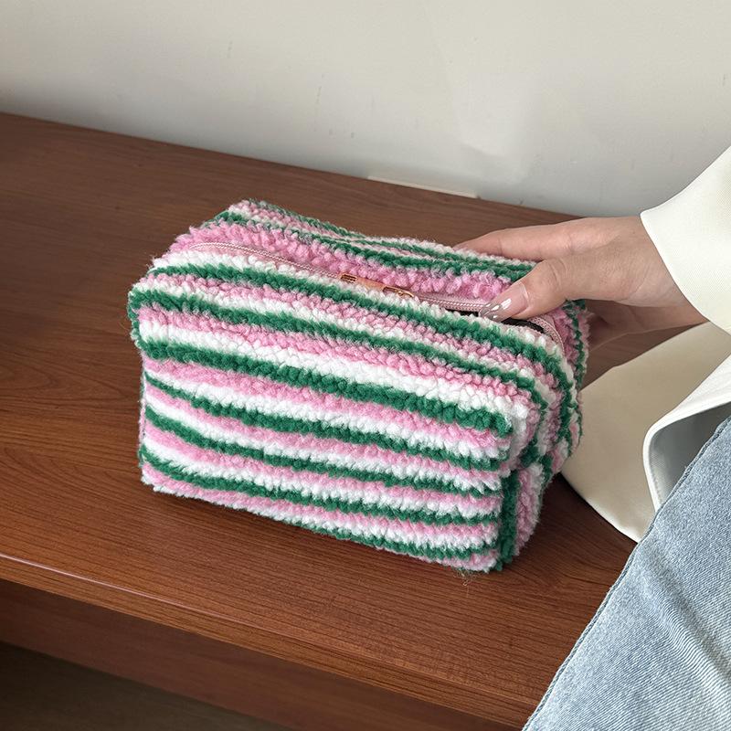 Cosmetic Bag Makeup Bag Portable Travel Makeup Case Cute Pencil Pouch Women Toiletry Bag for Girls Traveling 2025 New Gift