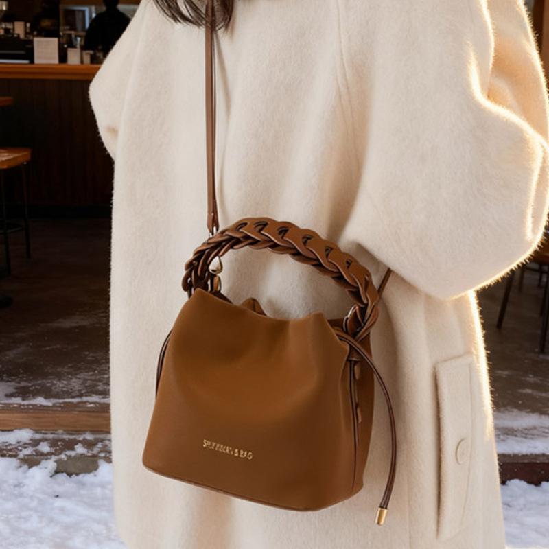 High-end Handbag, Retro and Stylish Crossbody Bag, Fashionable Single-shoulder Bucket Bag Casually