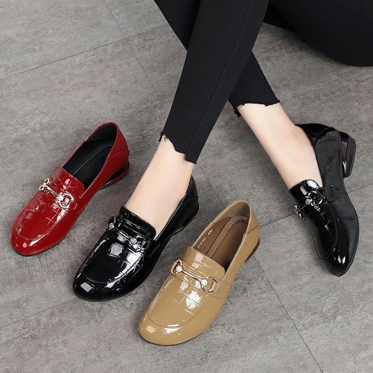 Patent Leather Loafers Spring 2025 New Low-heeled Small Leather Shoes Women's Soft-soled Soft-faced Flat-soled Single Shoes Popular Women's Shoes