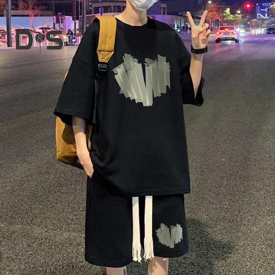 2Pcs/Set Men Summer Outfit Round Neck Short Sleeve Tops Wide Leg Shorts Set Heart Pattern Loose Fit Tracksuit