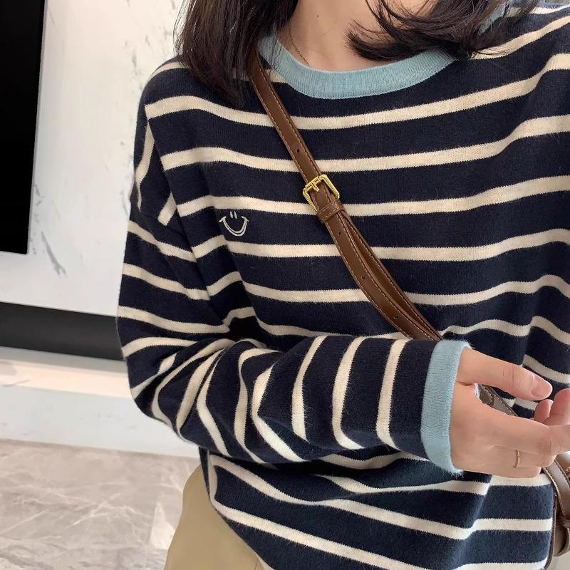 Contrast striped smiley face round neck pullover knitted bottoming shirt for women in spring and autumn design loose lazy T-shirt top