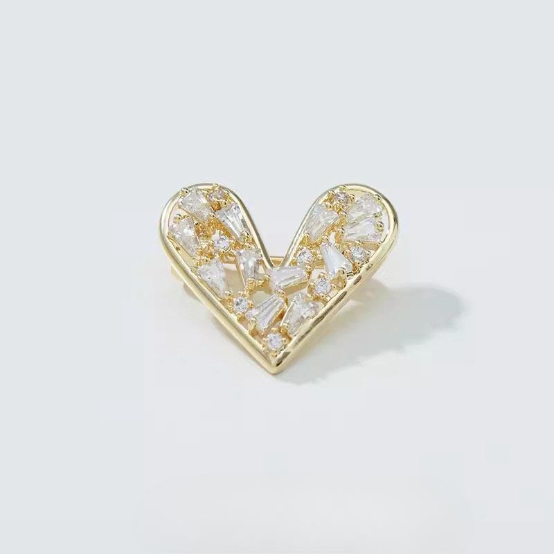 

Heart-shaped Anti-glare Clasp Brooch, Fashionable Collar Pin, Brooch, Mini Corsage for Clothes