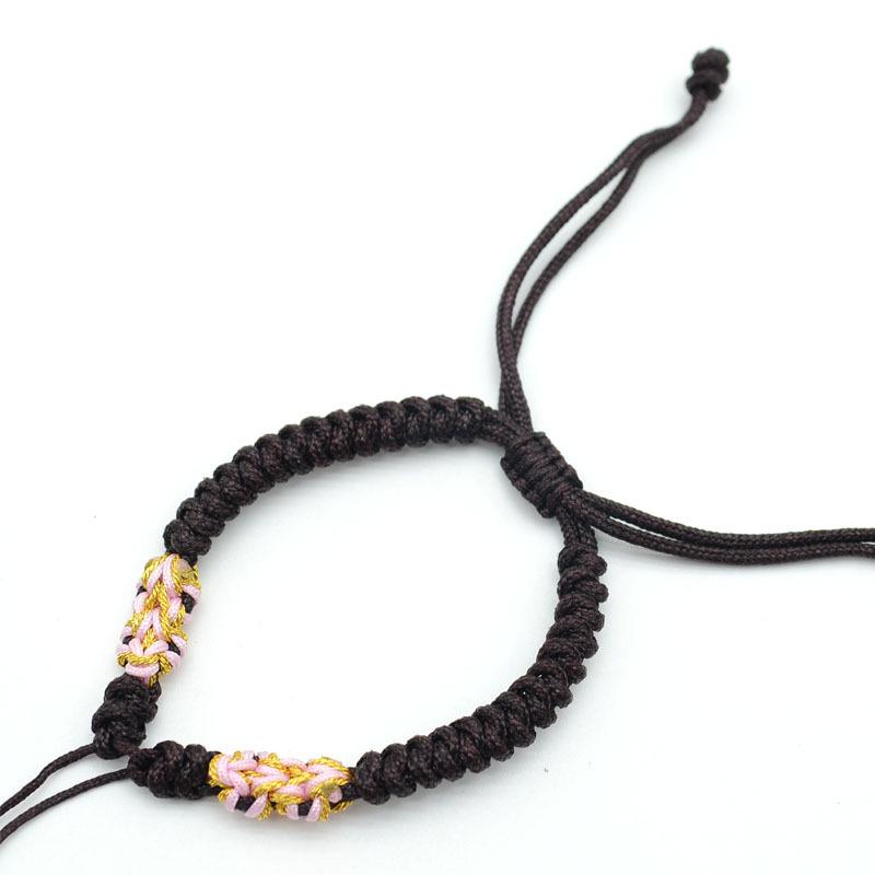 

Плетеный вручную браслет с узлом «Цветок персика», серебряной пряжкой «Мир» и дополнительными бусинами