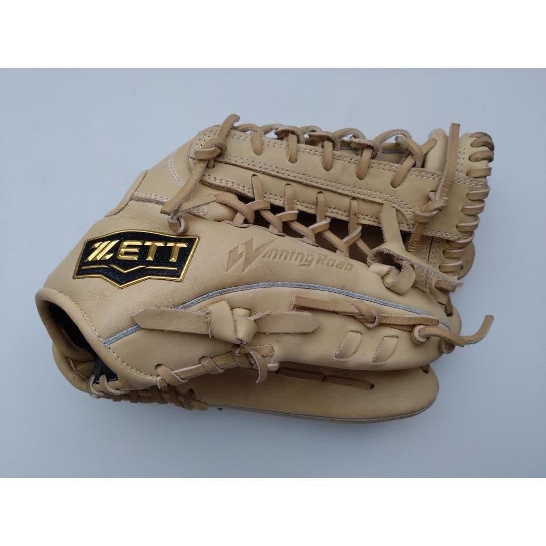 Used ZETT Winning Road Beige, with bonus gloves