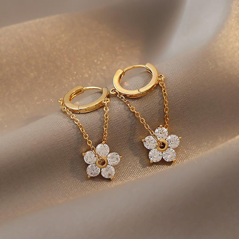 Boucles d'oreilles à tige en perles de fleur de vent parfumées à petite aiguille argentée, boucles d'oreilles légères et luxueuses, style célébrité, style rétro élégant et tendance