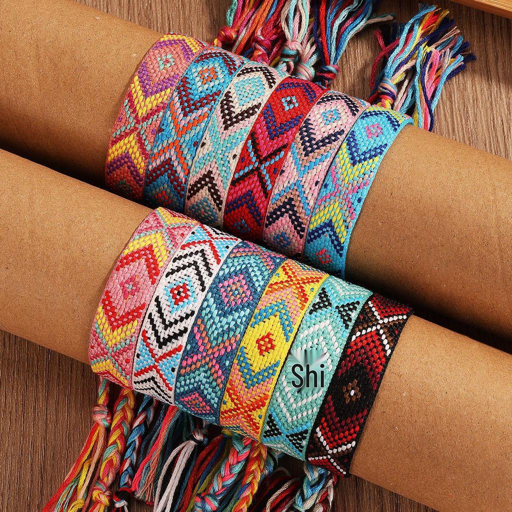 Braccialetto Intrecciato Portafortuna in Stile Etnico Nepalese con Nappe Colorate e Motivo Irregolare