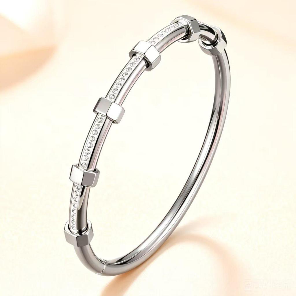 Four-Leaf Clover Titanium Steel Bracelet - Colorfast & Versatile Jewelry